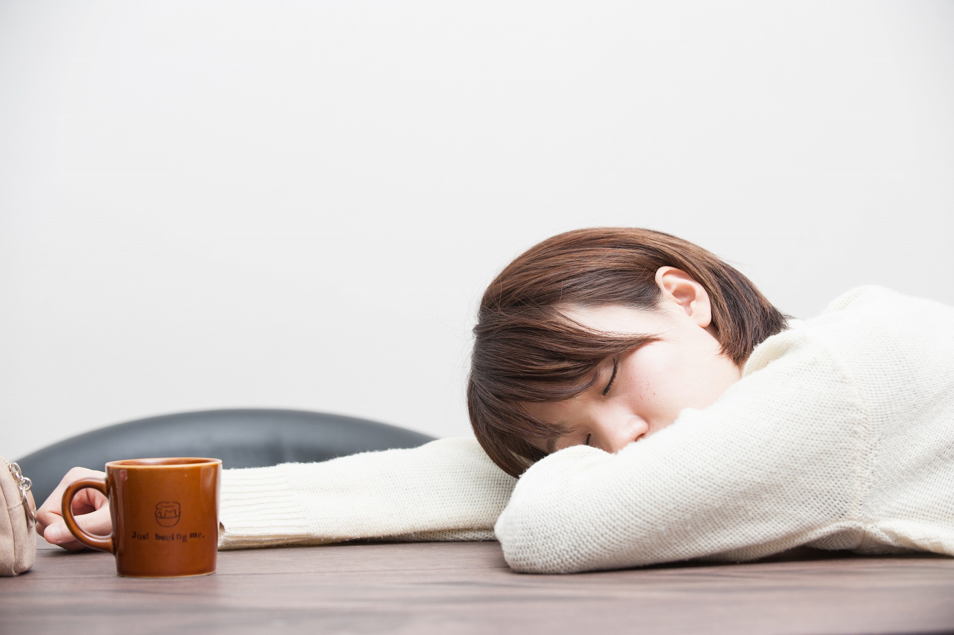 コーヒーを飲んだ後、眠気に襲われ・・・